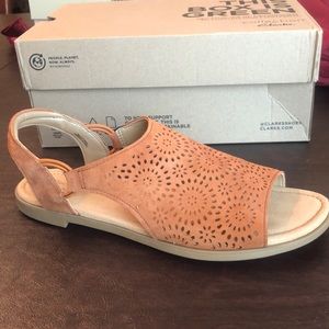 Clark’s Women’s Suede Sandals 10M